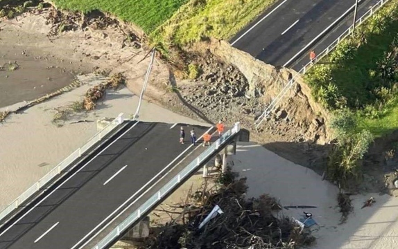 기즈번을 다시 일어서게 함 기즈번을 다시 일어서게 함