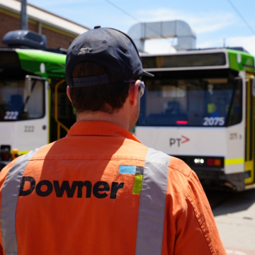 East Preston 팀이 채널 9에 전달